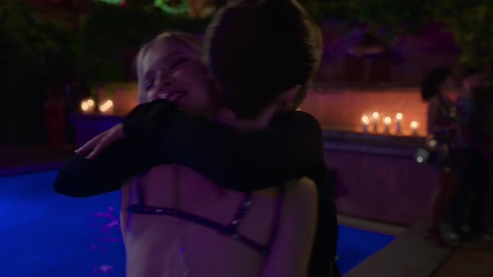 Emily_in_Paris_S02E02_WEBRip_x264-ION10_1743.jpg