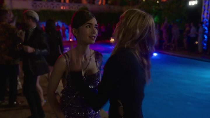 Emily_in_Paris_S02E02_WEBRip_x264-ION10_1747.jpg