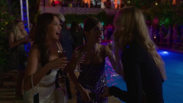 Emily_in_Paris_S02E02_WEBRip_x264-ION10_1759.jpg
