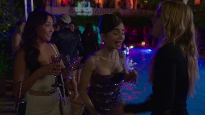 Emily_in_Paris_S02E02_WEBRip_x264-ION10_1760.jpg