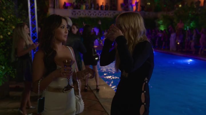 Emily_in_Paris_S02E02_WEBRip_x264-ION10_1765.jpg Emily_in_Paris_S02E02_WEBRip_x264-ION10_1765.jpg