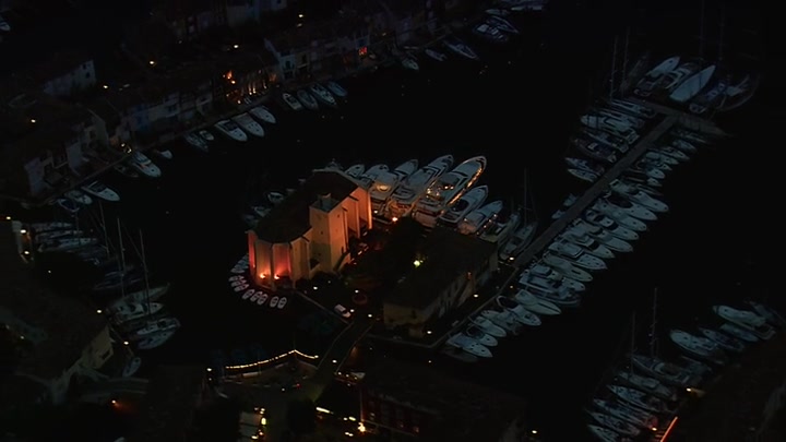 Emily_in_Paris_S02E02_WEBRip_x264-ION10_1774.jpg