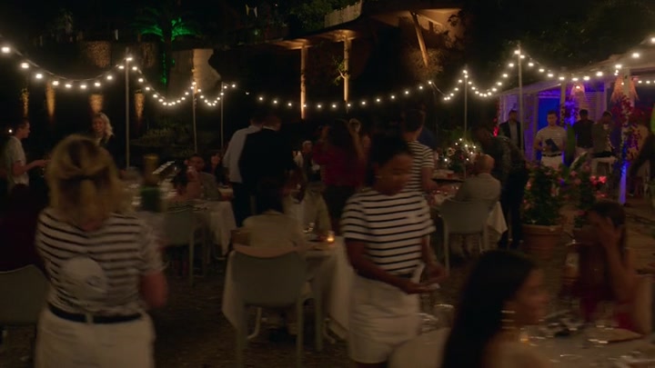 Emily_in_Paris_S02E02_WEBRip_x264-ION10_1778.jpg