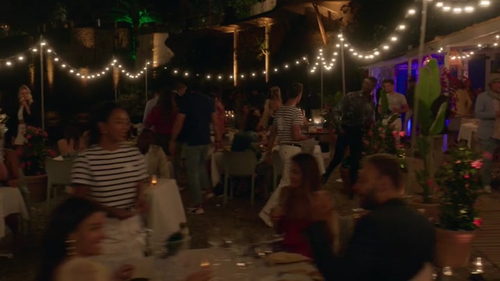 Emily_in_Paris_S02E02_WEBRip_x264-ION10_1780.jpg