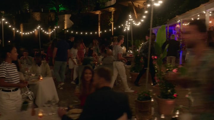 Emily_in_Paris_S02E02_WEBRip_x264-ION10_1781.jpg