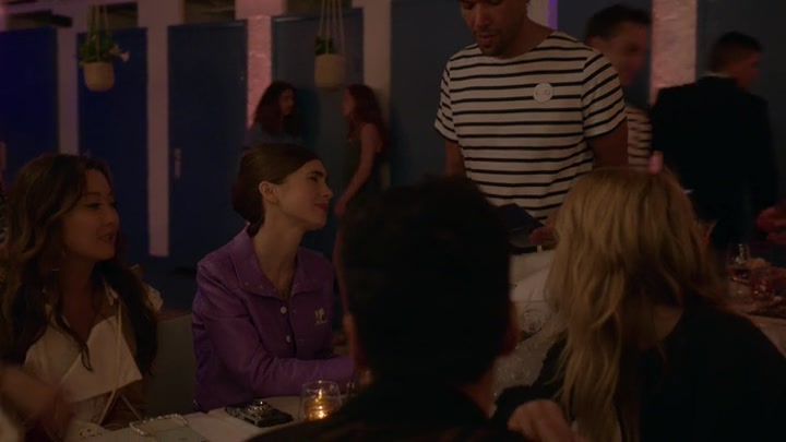 Emily_in_Paris_S02E02_WEBRip_x264-ION10_1801.jpg