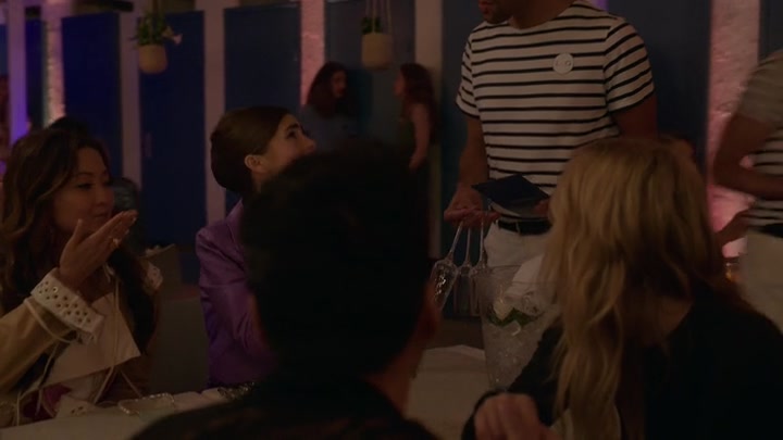 Emily_in_Paris_S02E02_WEBRip_x264-ION10_1802.jpg Emily_in_Paris_S02E02_WEBRip_x264-ION10_1802.jpg