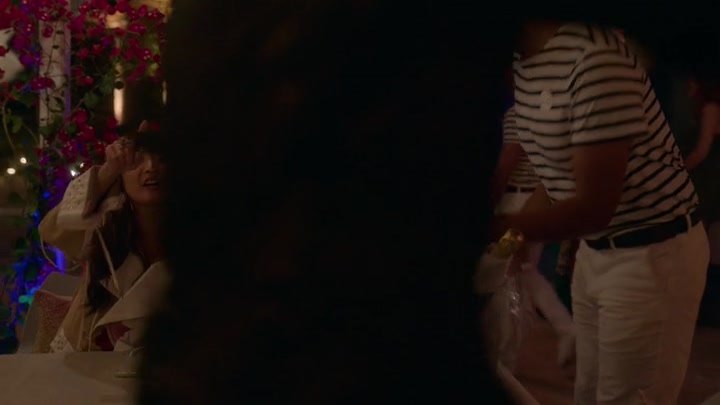 Emily_in_Paris_S02E02_WEBRip_x264-ION10_1810.jpg