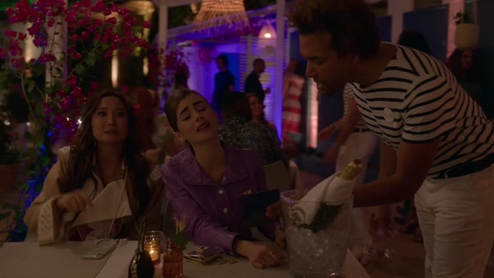 Emily_in_Paris_S02E02_WEBRip_x264-ION10_1811.jpg