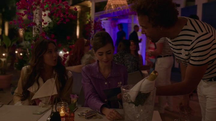 Emily_in_Paris_S02E02_WEBRip_x264-ION10_1814.jpg