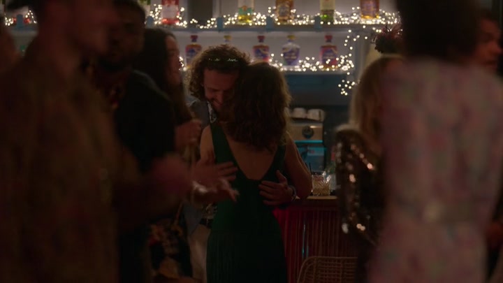Emily_in_Paris_S02E02_WEBRip_x264-ION10_1830.jpg