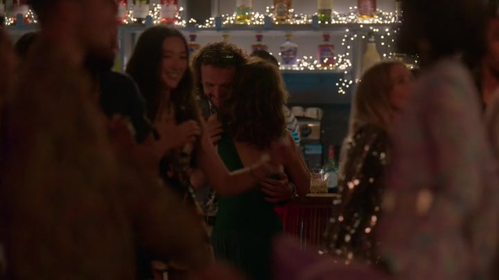 Emily_in_Paris_S02E02_WEBRip_x264-ION10_1831.jpg