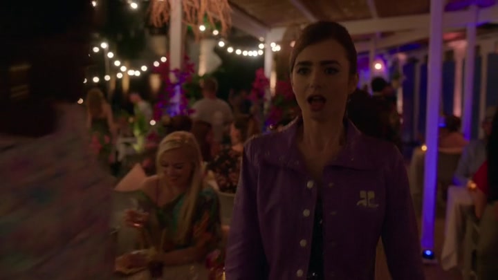 Emily_in_Paris_S02E02_WEBRip_x264-ION10_1834.jpg