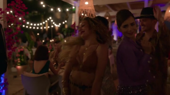 Emily_in_Paris_S02E02_WEBRip_x264-ION10_1837.jpg