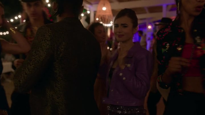 Emily_in_Paris_S02E02_WEBRip_x264-ION10_1840.jpg