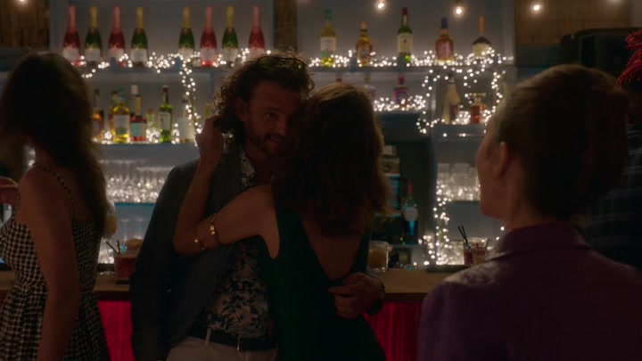Emily_in_Paris_S02E02_WEBRip_x264-ION10_1848.jpg