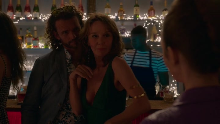 Emily_in_Paris_S02E02_WEBRip_x264-ION10_1860.jpg