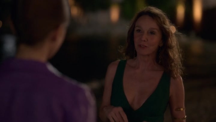 Emily_in_Paris_S02E02_WEBRip_x264-ION10_1873.jpg