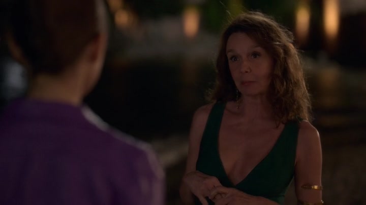 Emily_in_Paris_S02E02_WEBRip_x264-ION10_1884.jpg