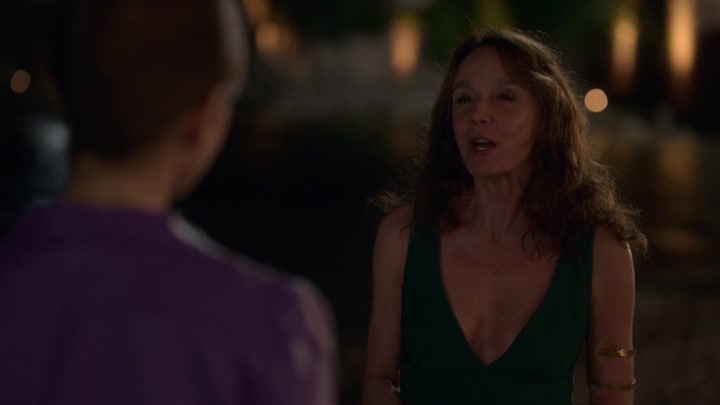 Emily_in_Paris_S02E02_WEBRip_x264-ION10_1926.jpg