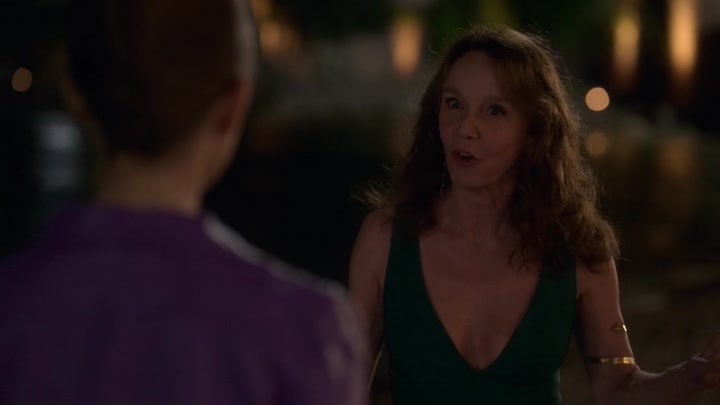 Emily_in_Paris_S02E02_WEBRip_x264-ION10_1935.jpg