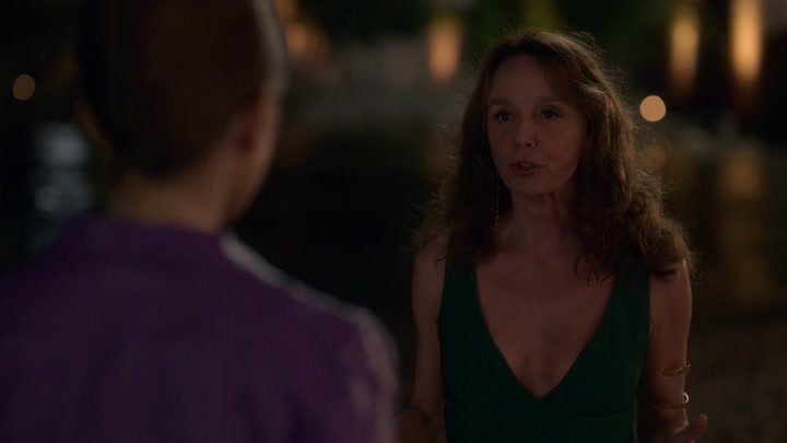 Emily_in_Paris_S02E02_WEBRip_x264-ION10_1939.jpg