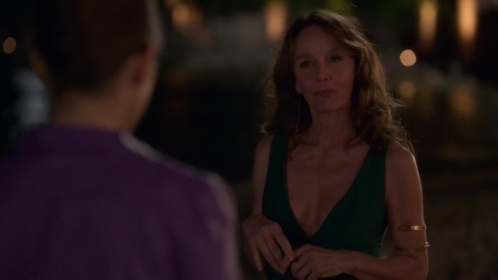 Emily_in_Paris_S02E02_WEBRip_x264-ION10_1954.jpg