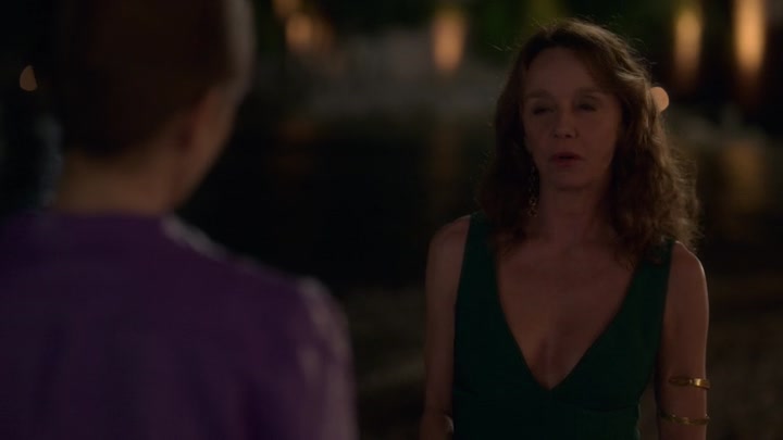 Emily_in_Paris_S02E02_WEBRip_x264-ION10_1988.jpg