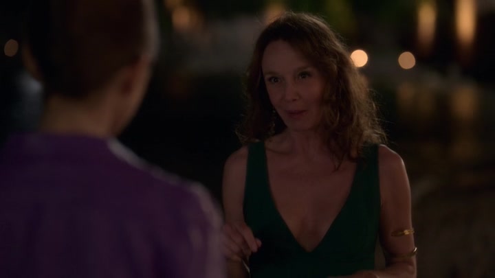 Emily_in_Paris_S02E02_WEBRip_x264-ION10_2000.jpg