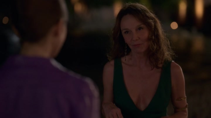 Emily_in_Paris_S02E02_WEBRip_x264-ION10_2012.jpg