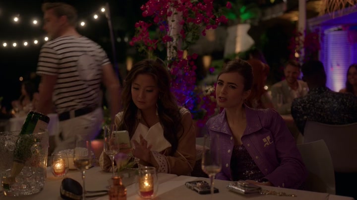 Emily_in_Paris_S02E02_WEBRip_x264-ION10_2037.jpg