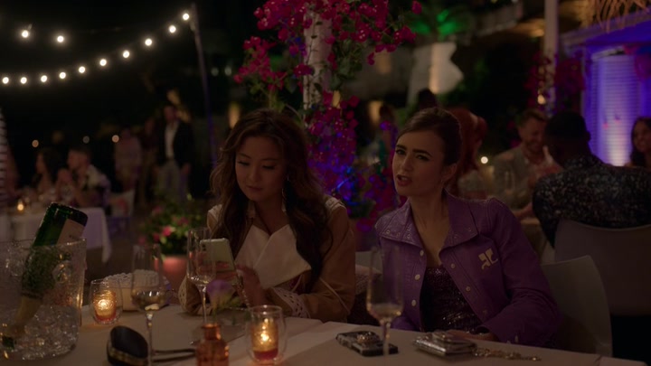 Emily_in_Paris_S02E02_WEBRip_x264-ION10_2038.jpg