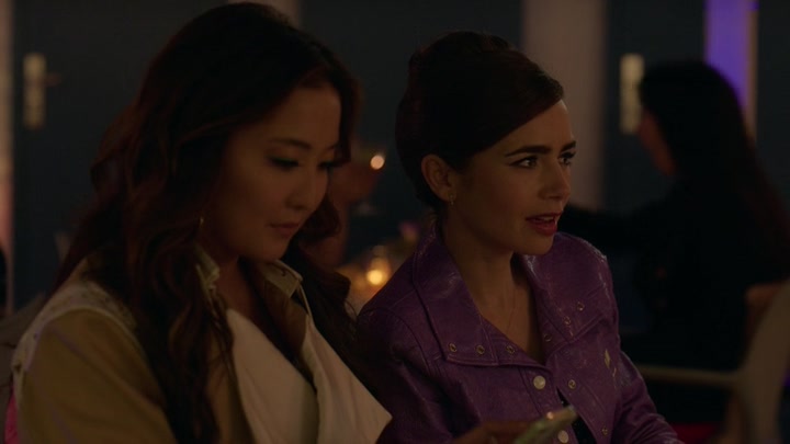 Emily_in_Paris_S02E02_WEBRip_x264-ION10_2047.jpg
