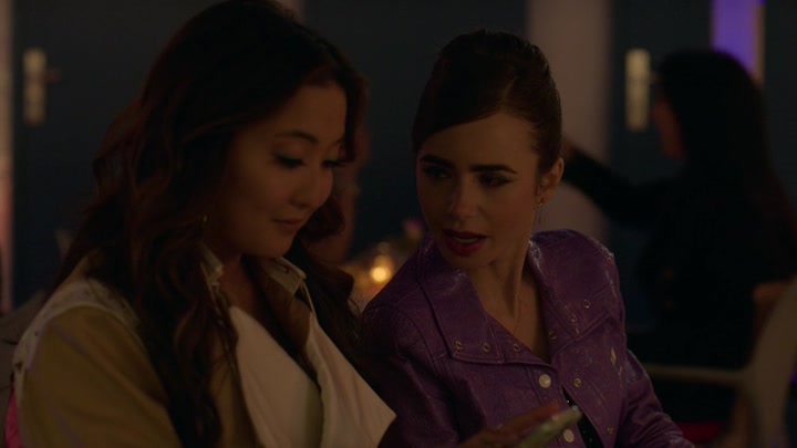 Emily_in_Paris_S02E02_WEBRip_x264-ION10_2051.jpg