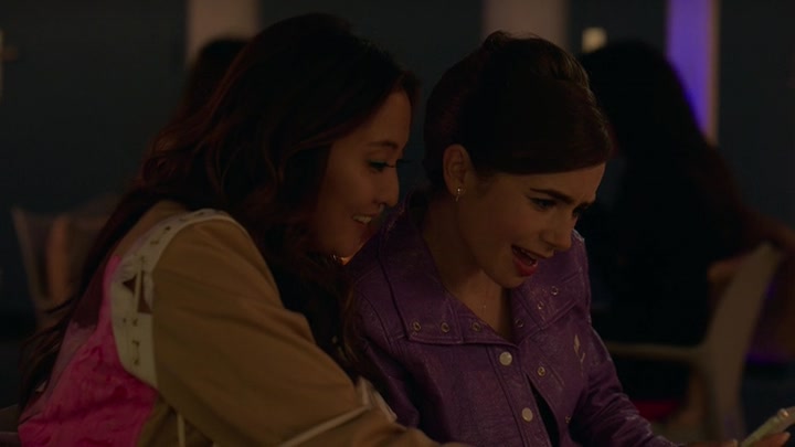 Emily_in_Paris_S02E02_WEBRip_x264-ION10_2063.jpg