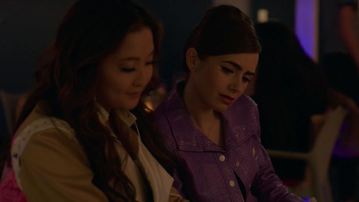 Emily_in_Paris_S02E02_WEBRip_x264-ION10_2076.jpg