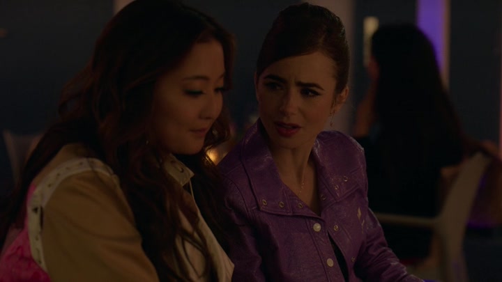 Emily_in_Paris_S02E02_WEBRip_x264-ION10_2096.jpg