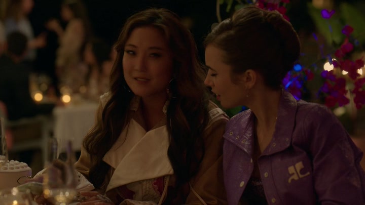 Emily_in_Paris_S02E02_WEBRip_x264-ION10_2103.jpg