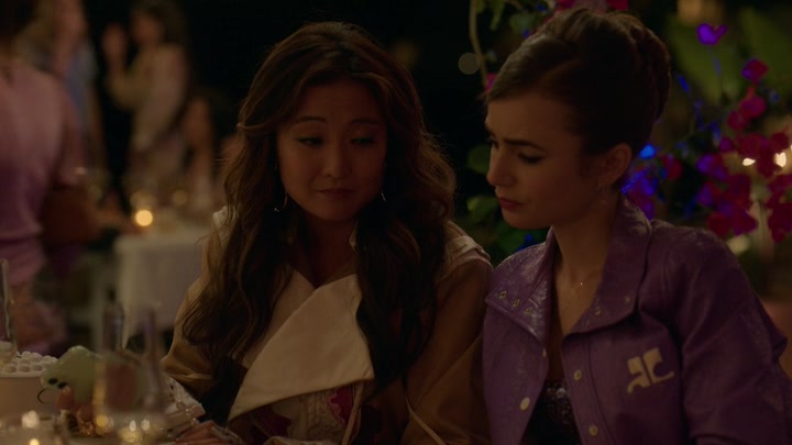 Emily_in_Paris_S02E02_WEBRip_x264-ION10_2109.jpg