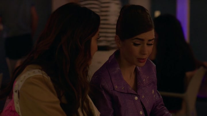 Emily_in_Paris_S02E02_WEBRip_x264-ION10_2123.jpg