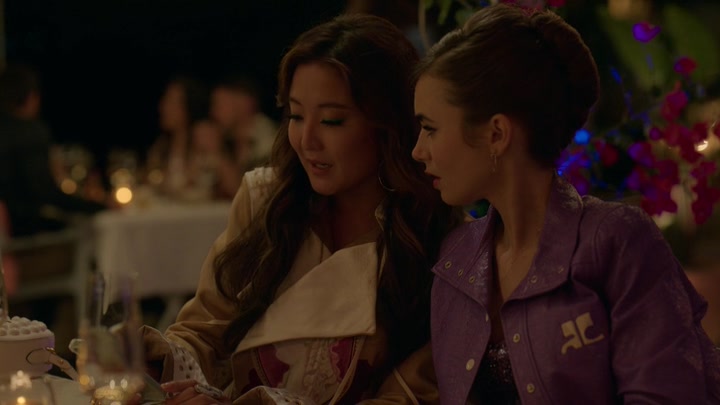 Emily_in_Paris_S02E02_WEBRip_x264-ION10_2130.jpg