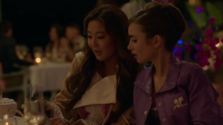 Emily_in_Paris_S02E02_WEBRip_x264-ION10_2131.jpg