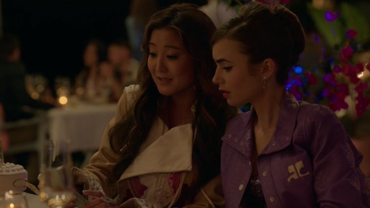 Emily_in_Paris_S02E02_WEBRip_x264-ION10_2132.jpg