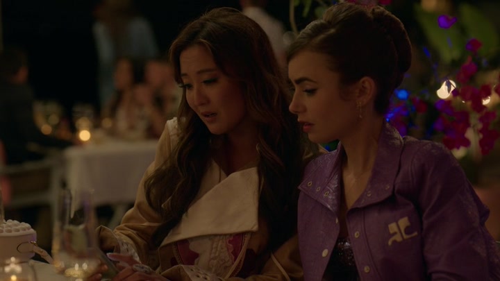 Emily_in_Paris_S02E02_WEBRip_x264-ION10_2134.jpg