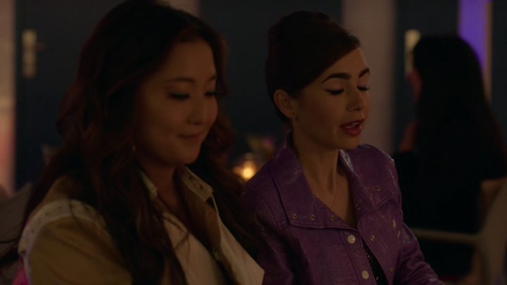 Emily_in_Paris_S02E02_WEBRip_x264-ION10_2142.jpg
