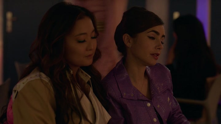 Emily_in_Paris_S02E02_WEBRip_x264-ION10_2149.jpg