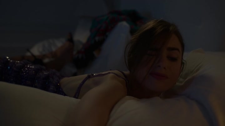 Emily_in_Paris_S02E02_WEBRip_x264-ION10_2174.jpg