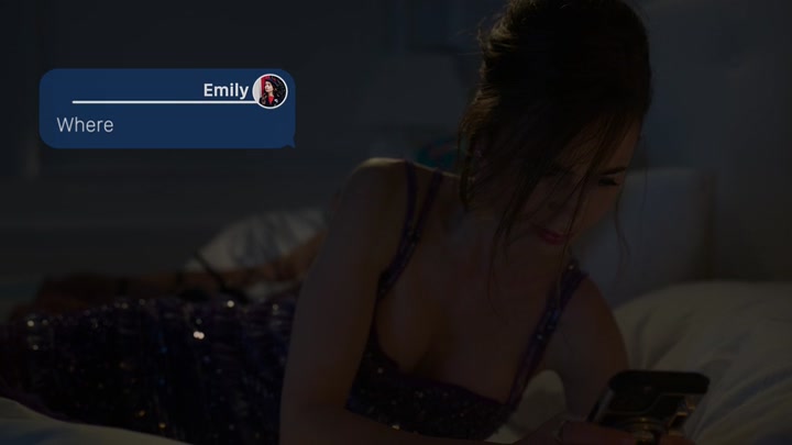Emily_in_Paris_S02E02_WEBRip_x264-ION10_2191.jpg