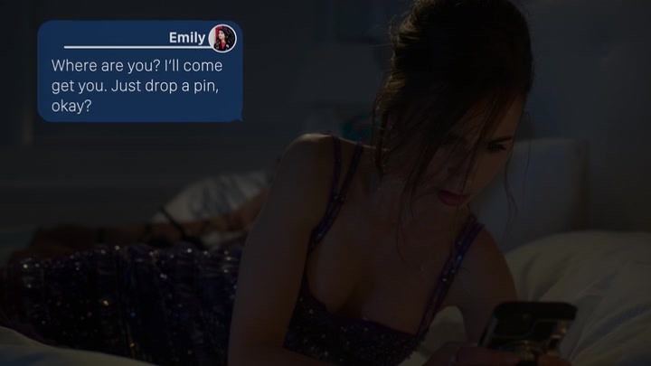 Emily_in_Paris_S02E02_WEBRip_x264-ION10_2199.jpg