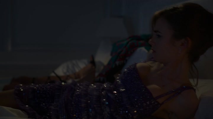 Emily_in_Paris_S02E02_WEBRip_x264-ION10_2203.jpg